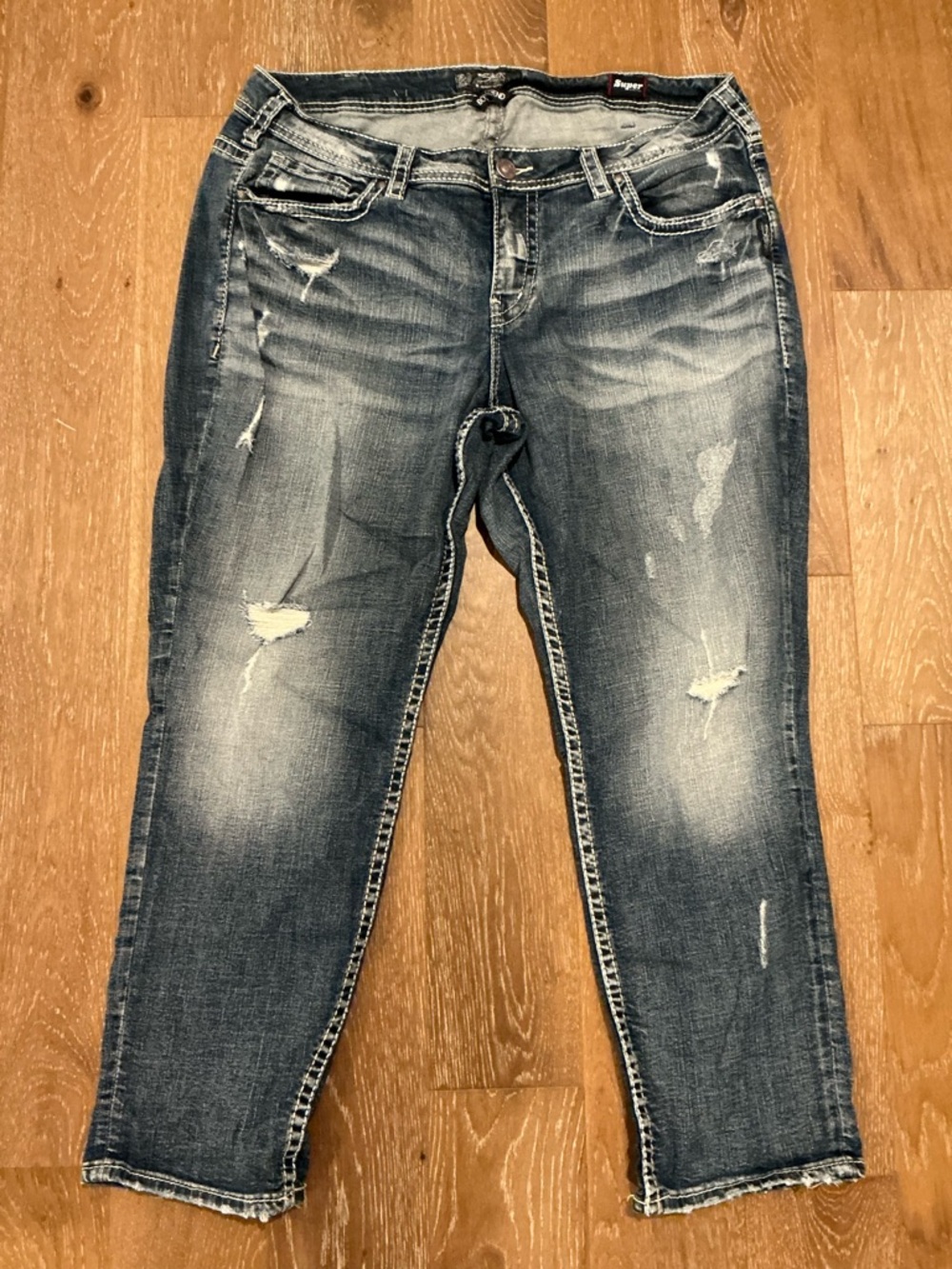 EUC - Women’s Silver Boyfriend Distressed Jeans - Size 16/L25